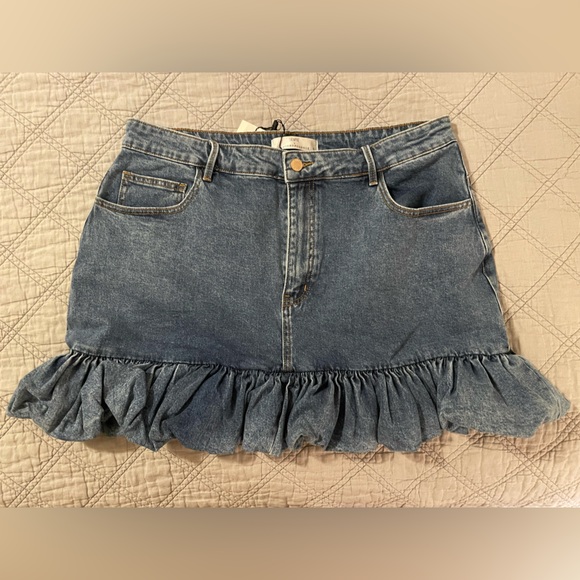 Siempre Naomi Denim Bubble- Hem Ruffle Mini Skirt - Picture 12 of 12